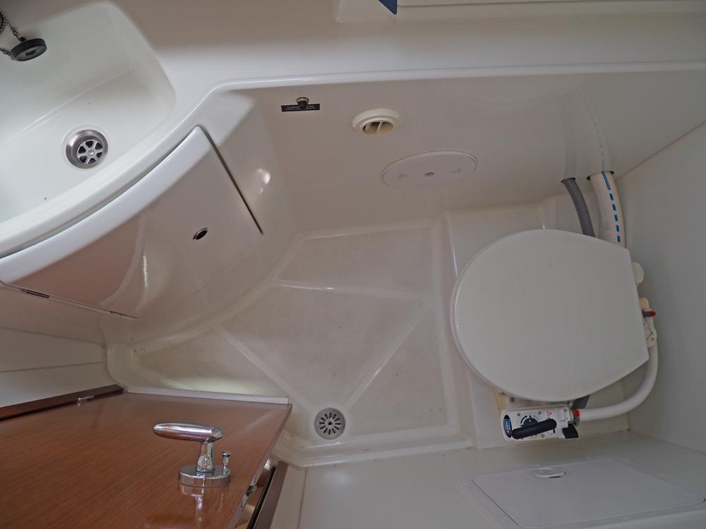 Salon, Accommodatie